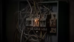Przegląd instalacji elektrycznej w domu jednorodzinnym a ubezpieczenie